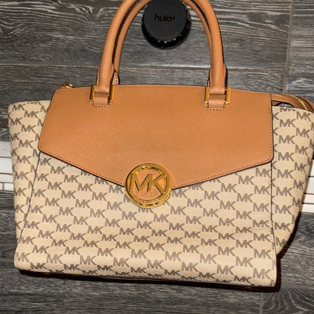 💯 Micheal Kors Purse NWOT
